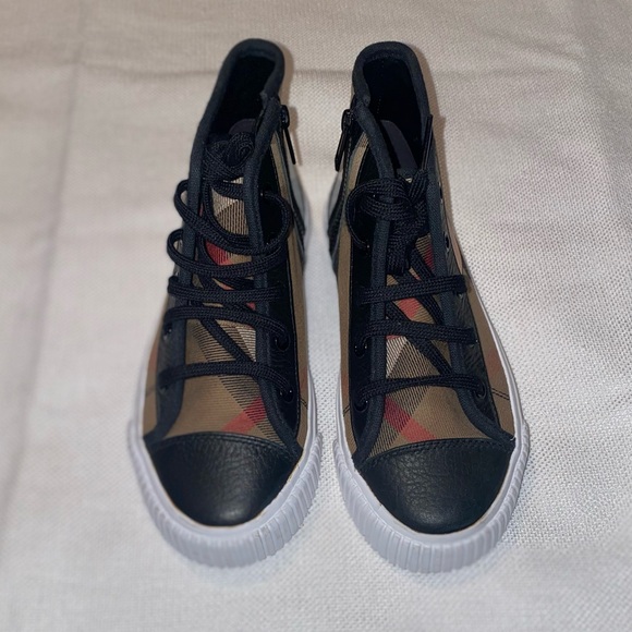 Burberry Children Sneaker Size 30 - Picture 2 of 5